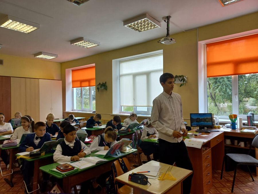 Пробуем себя в профессии учитель
