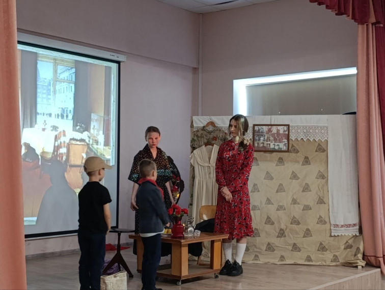 День спектакля о войне в школе.